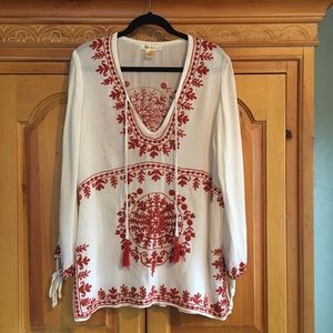 Lucky & Coco Med embroarded top